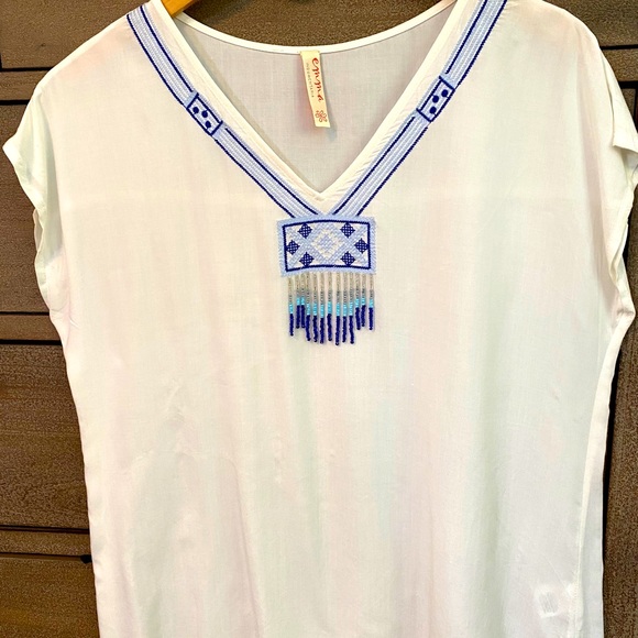 Blouse with a detail - Picture 1 of 1